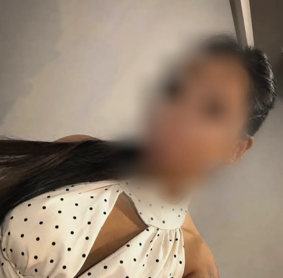 Agata, 25