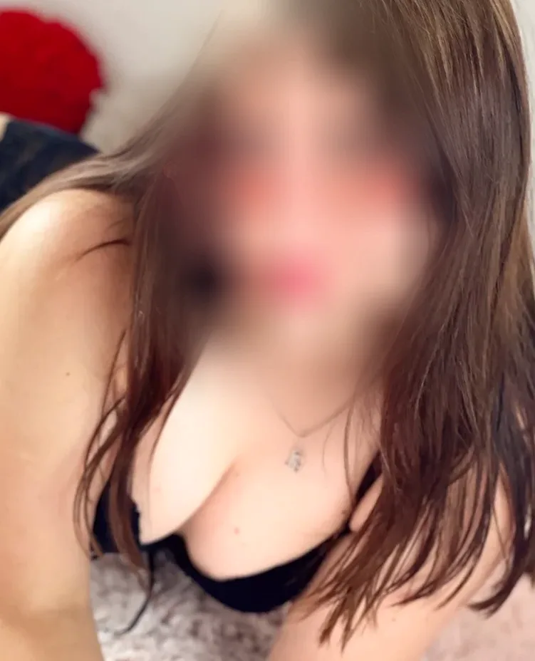Amara, 22
