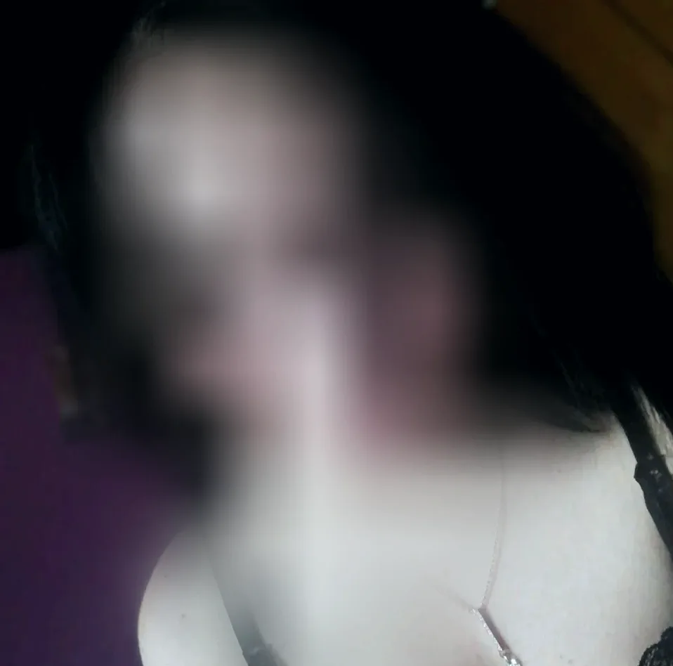 Ffion, 32