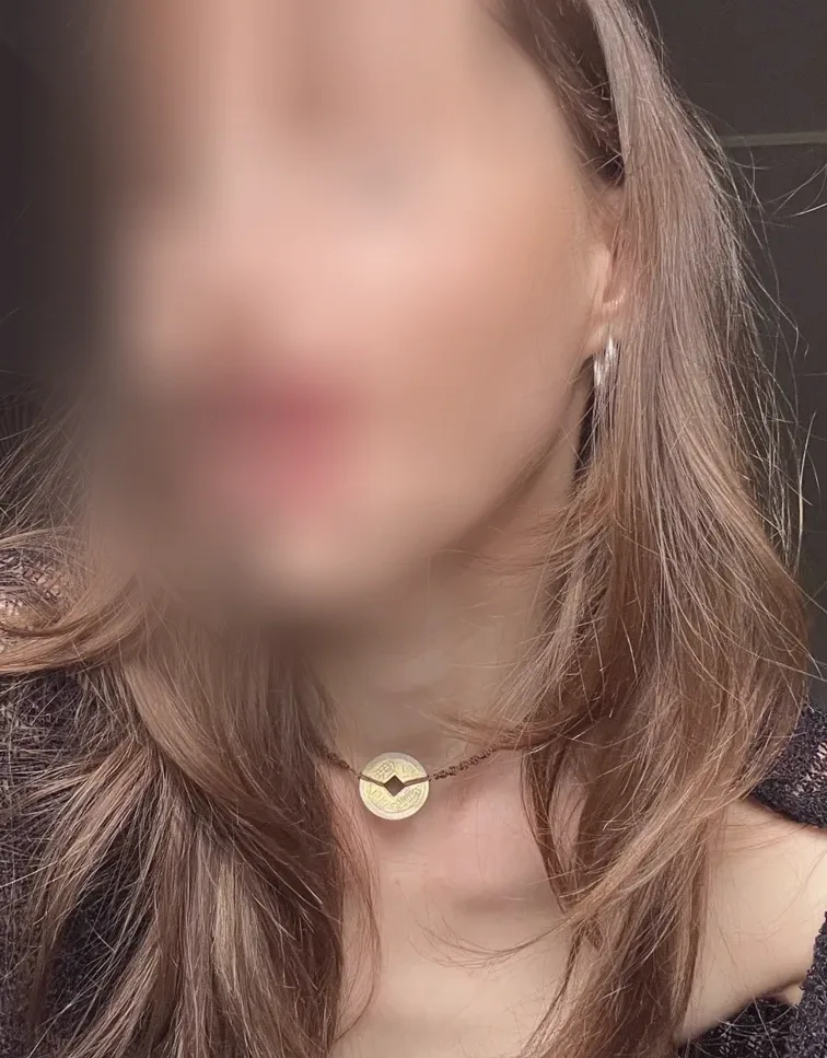 Isobel, 28