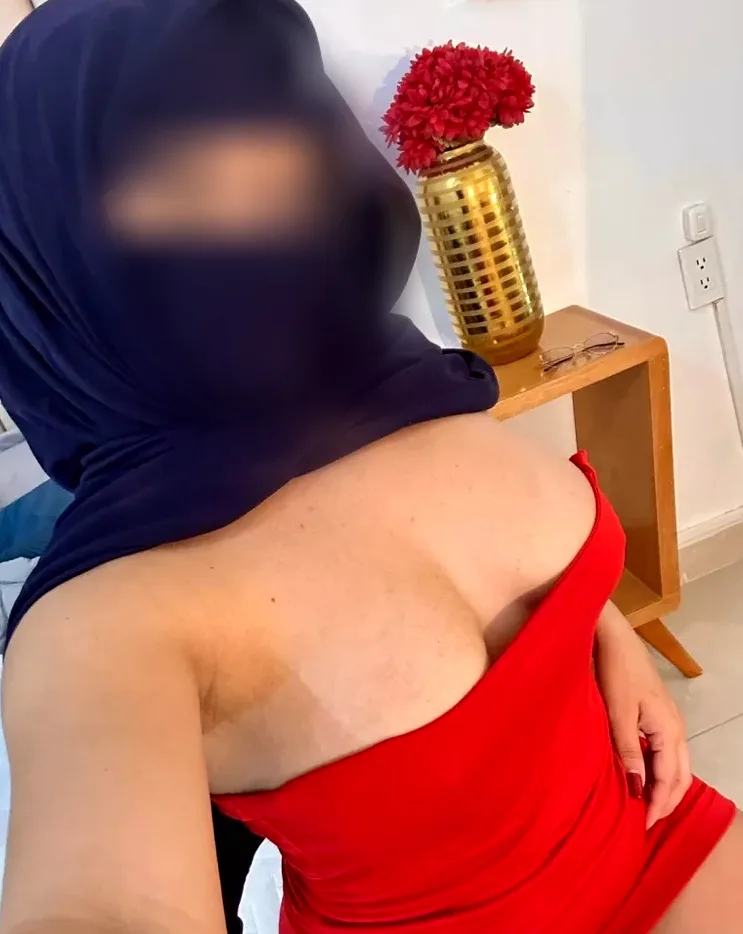 Molly, 25