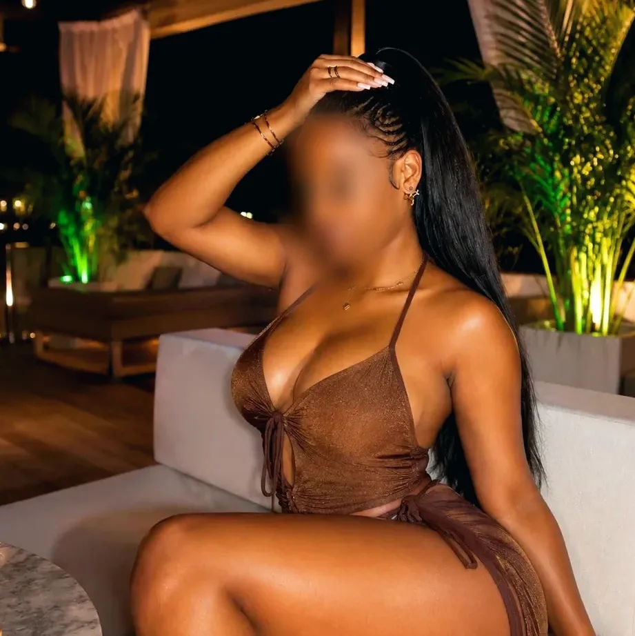 Naomi, 27