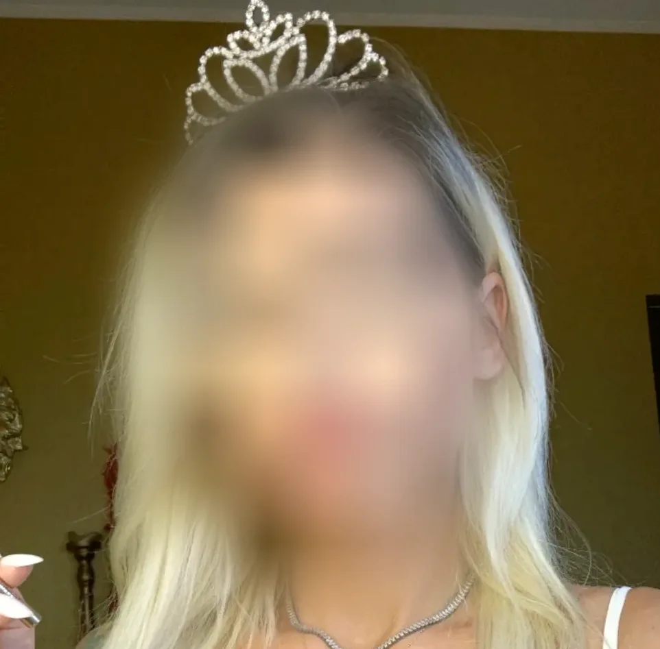 Yasmin, 35