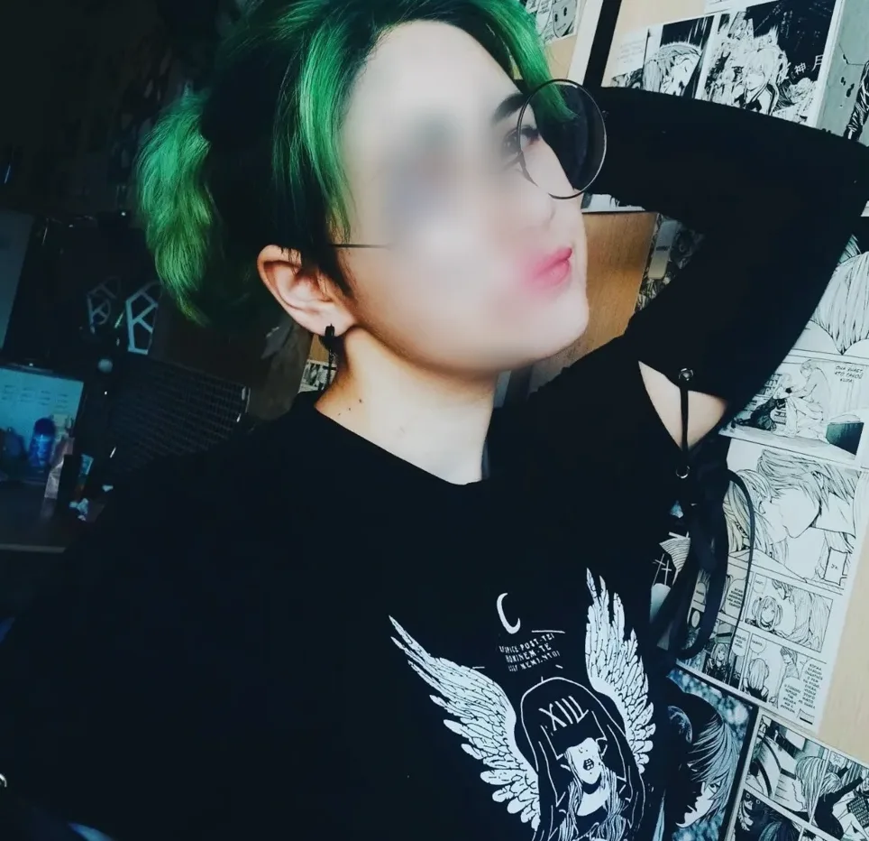 Zara, 22